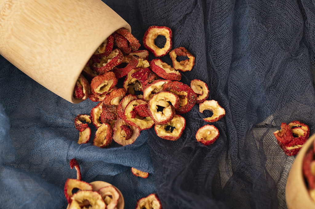 山楂圈中药材粗麻布背景中医中药图片医师节国医节