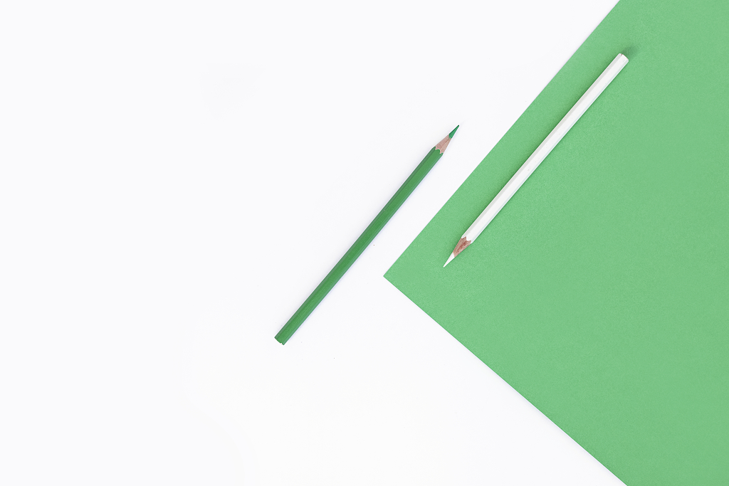 白绿色撞色创意图片彩色铅笔绘画艺术教育