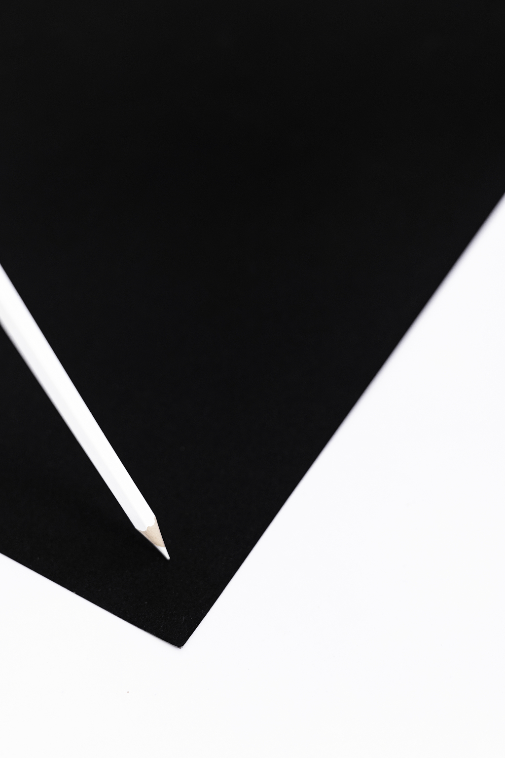 黑白铅笔创意黑白撞色彩色铅笔绘画艺术教育