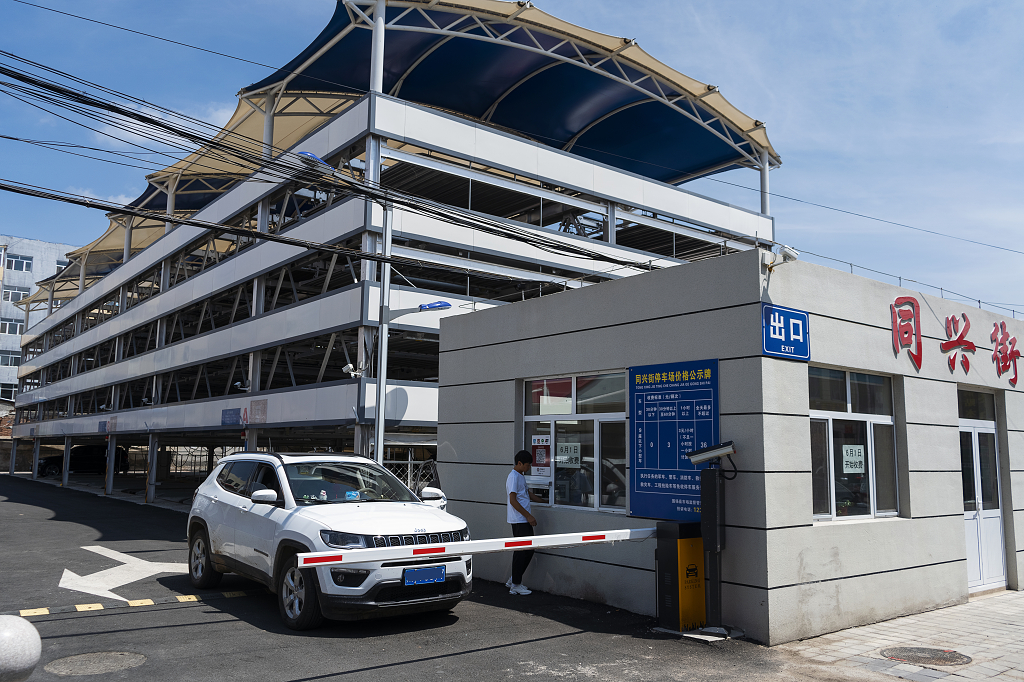 多功能停车场实拍图