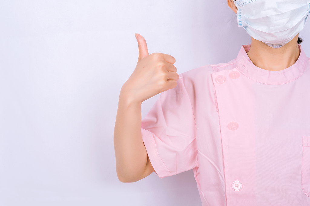 护手手比大拇指图片