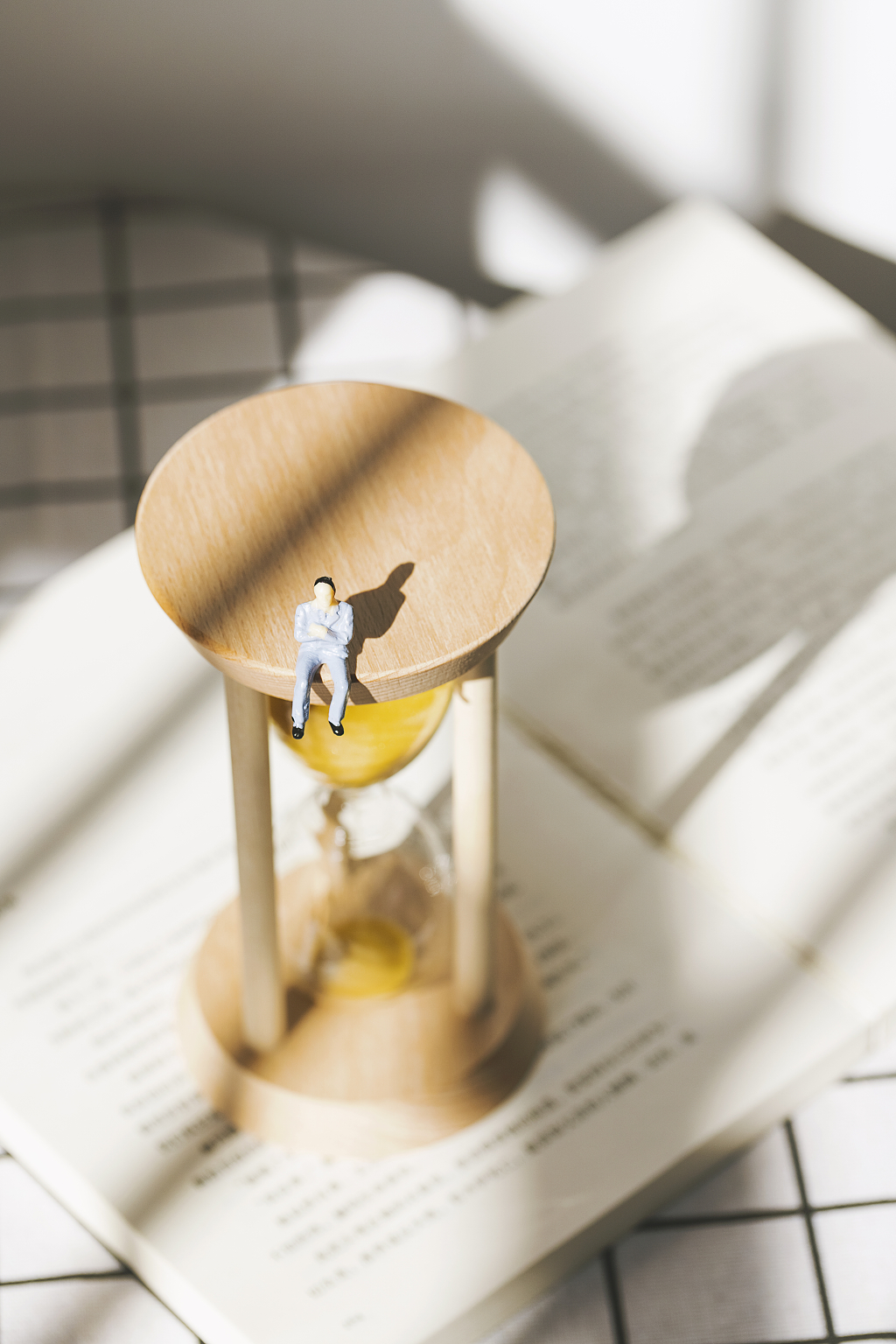 沙漏图书读书日光影背景读书日教师节阅读教育