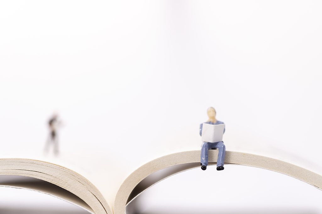 读书日微缩创意图书海报读书日教师节阅读教育