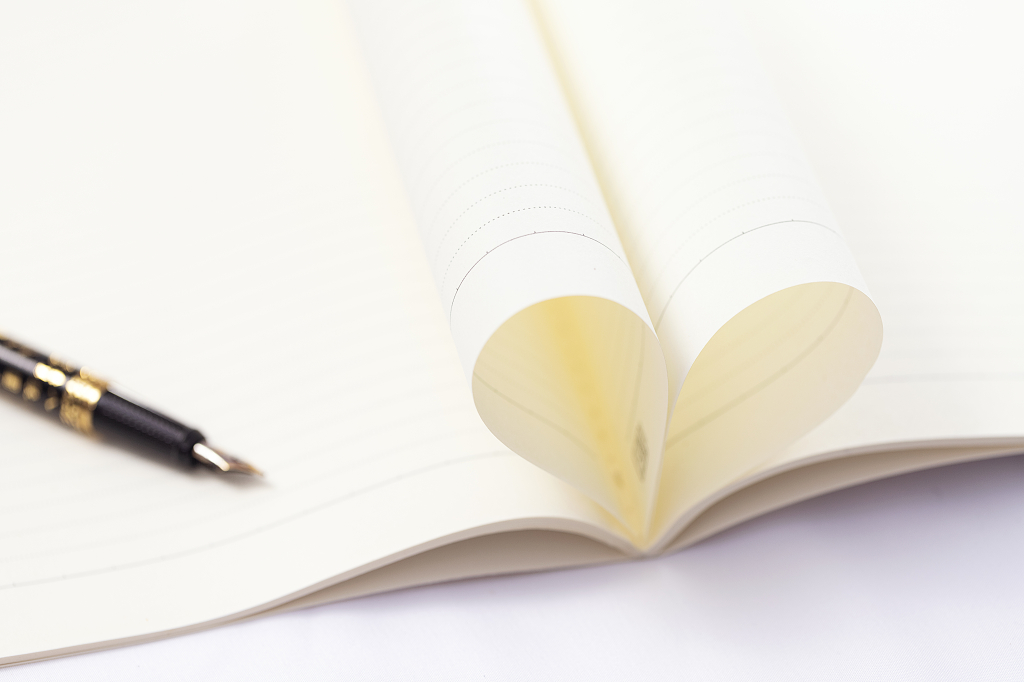 书页折纸心形造型图片读书日教师节阅读教育