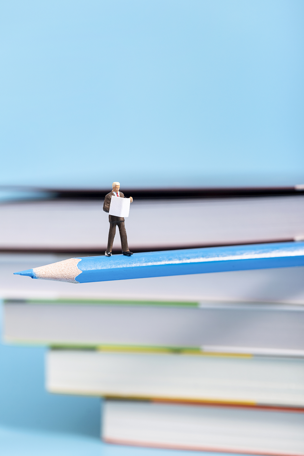 微缩创意读书蓝色背景读书日教师节阅读教育