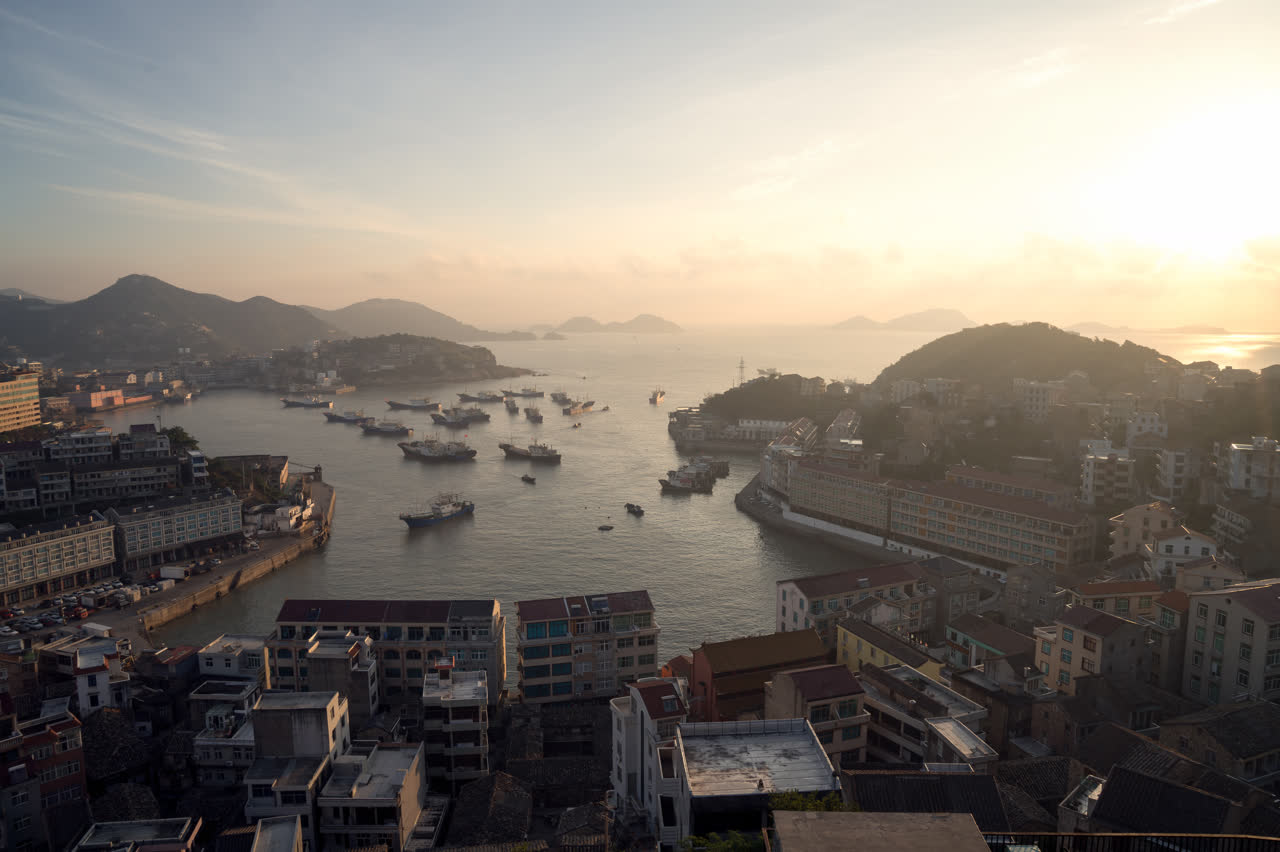 中国浙江台州渔船与港口早晨