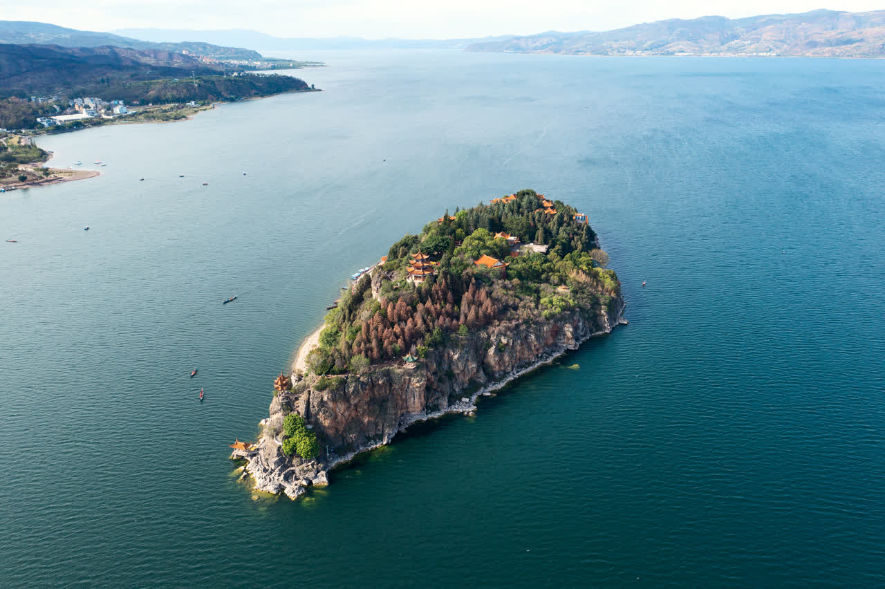 中国云南昆明抚仙湖孤山岛航拍