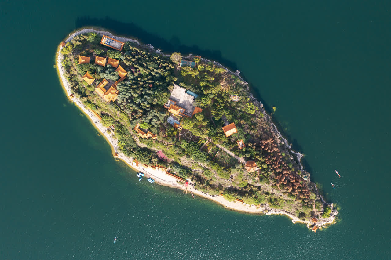 中国云南昆明抚仙湖孤山岛航拍