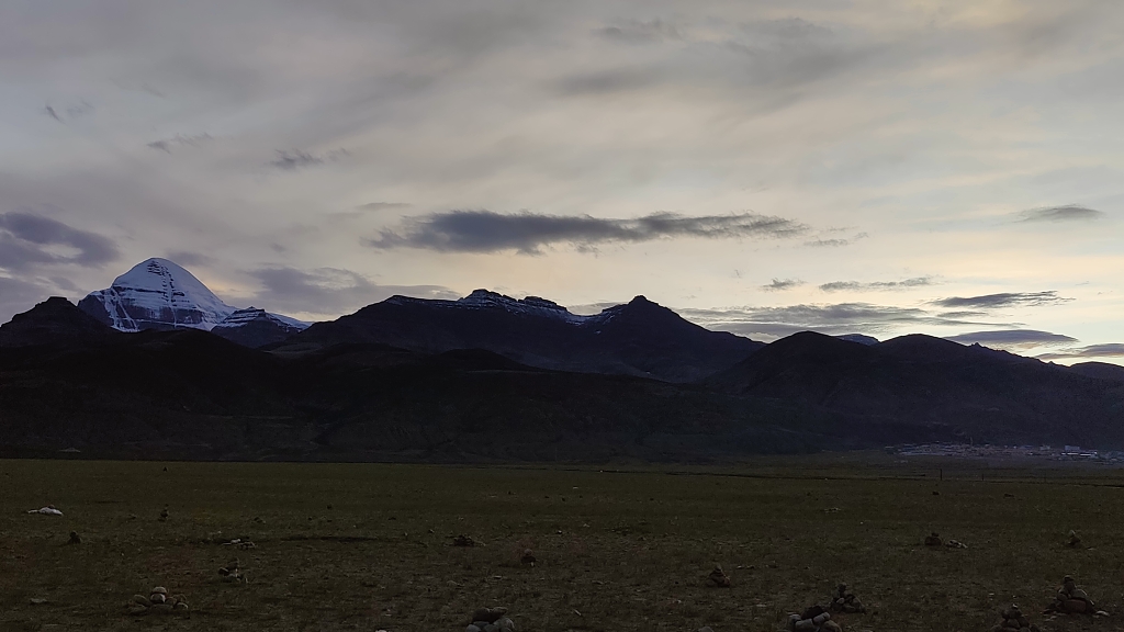 冈仁波齐的朝霞