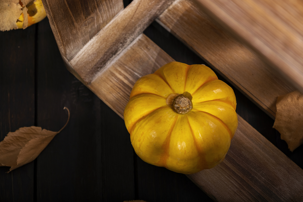 南瓜小金瓜创意光影海报南瓜感恩节图片秋天创意