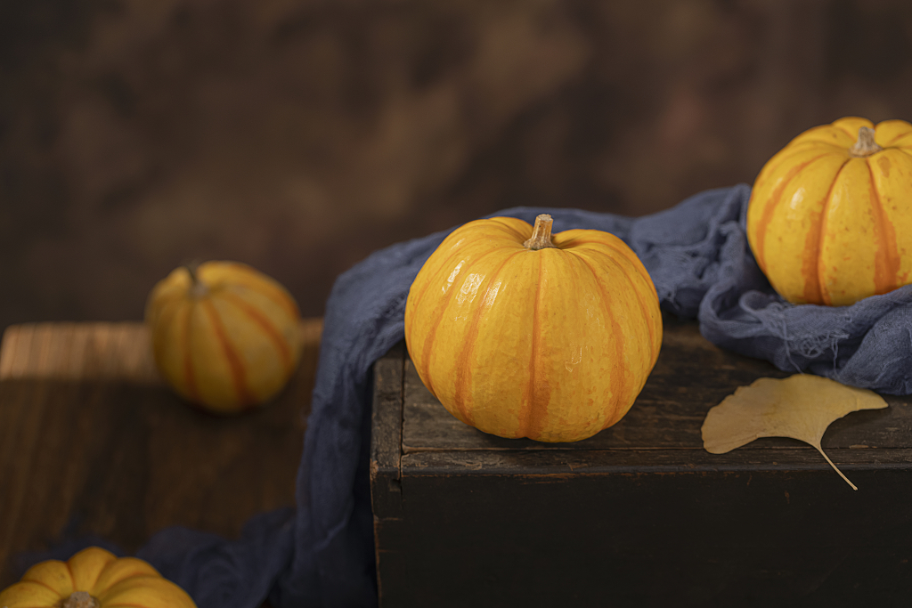 小金瓜南瓜秋季风格海报南瓜感恩节图片秋天创意