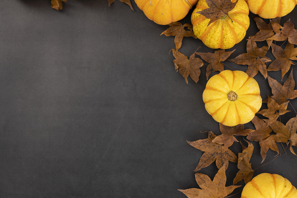 南瓜落叶秋季文艺海报南瓜感恩节图片秋天创意