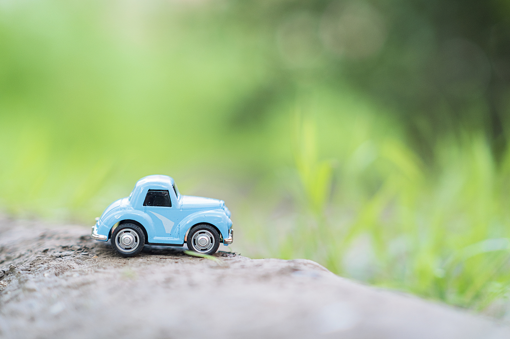 蓝色玩具汽车草图片童真童趣儿童玩具小汽车