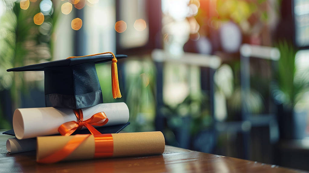 毕业季毕业证书毕业文凭毕业帽大学生