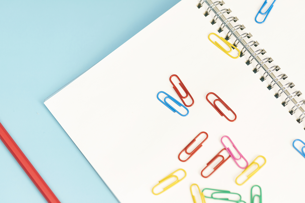 学习用品彩色曲别针图片商务办公图片学习工作图片