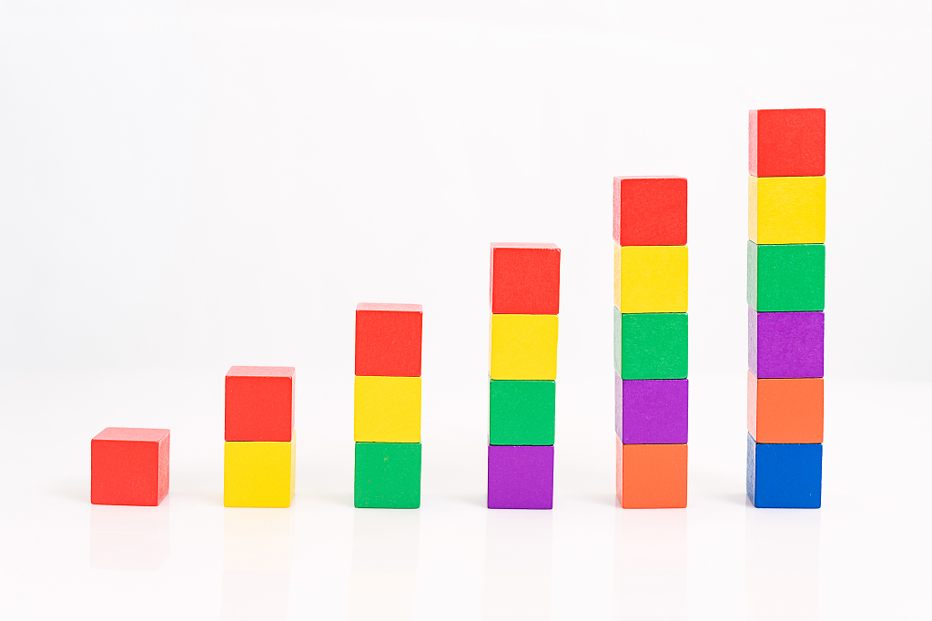 排列整齐有序的彩色积木积木创意彩色积木图片