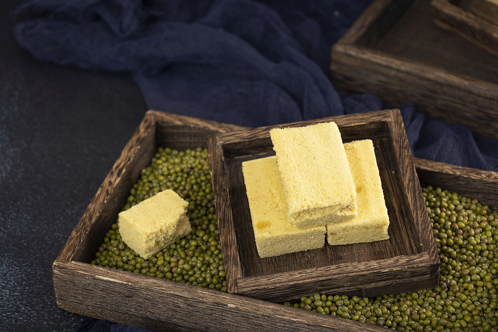 绿豆糕夏天传统美食绿豆糕图片大暑小暑创意静物解暑美食