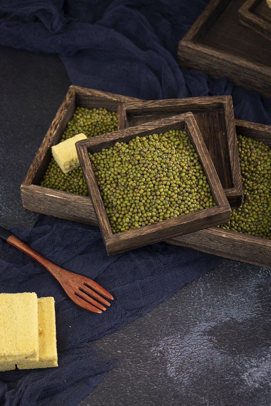 绿豆糕夏季传统美食绿豆糕图片大暑小暑创意静物解暑美食