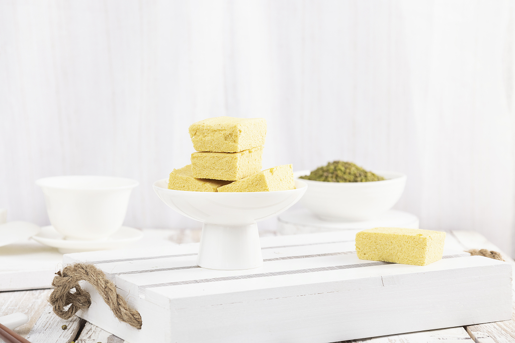 夏至传统美食绿豆糕绿豆糕图片大暑小暑创意静物解暑美食