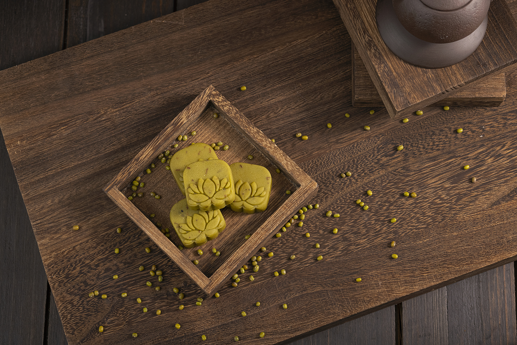 绿豆糕传统美食背景绿豆糕图片大暑小暑创意静物解暑美食