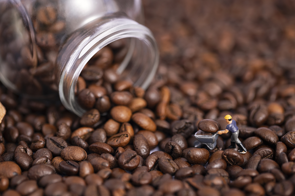 咖啡豆咖啡制品海报咖啡豆图片咖啡豆静物创意