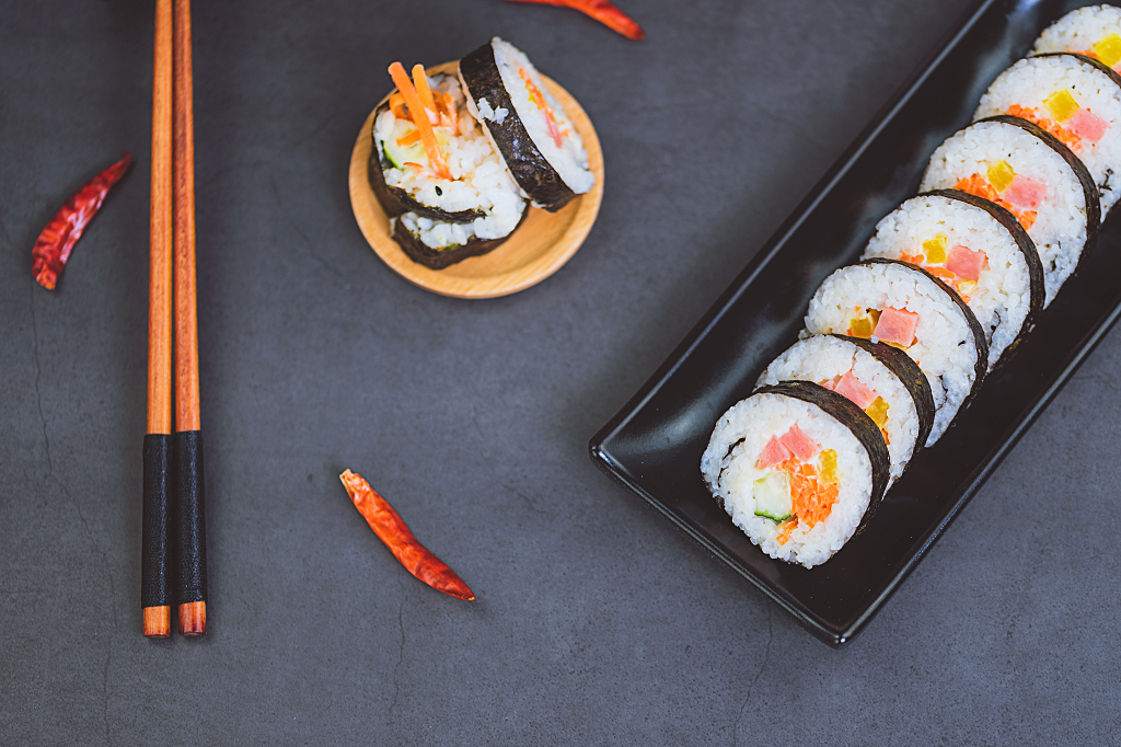 紫菜包饭美食图片日韩料理寿司静物图片