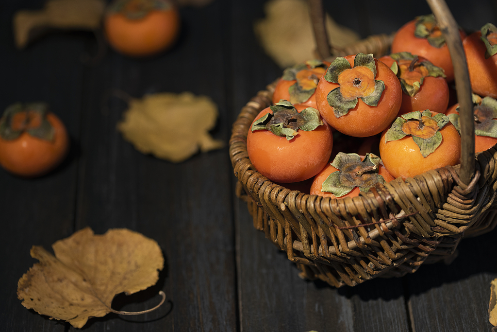 柿子熟了秋天来了暗调图片柿子图片脆柿子静物