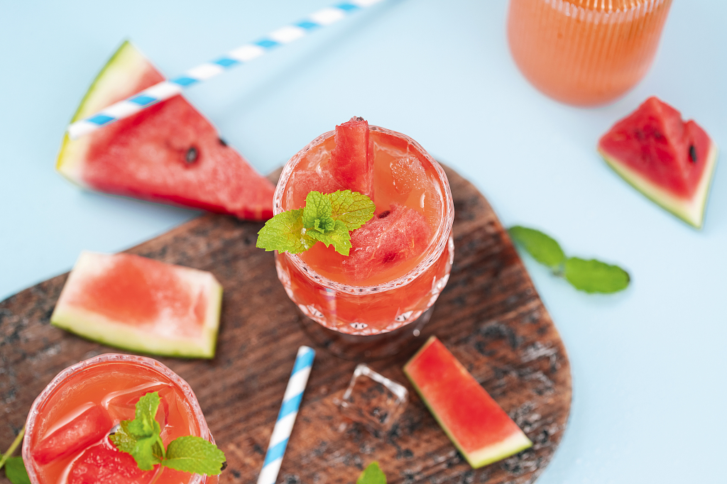 西瓜汁与西瓜夏天清爽西瓜图片大暑节气夏天降暑