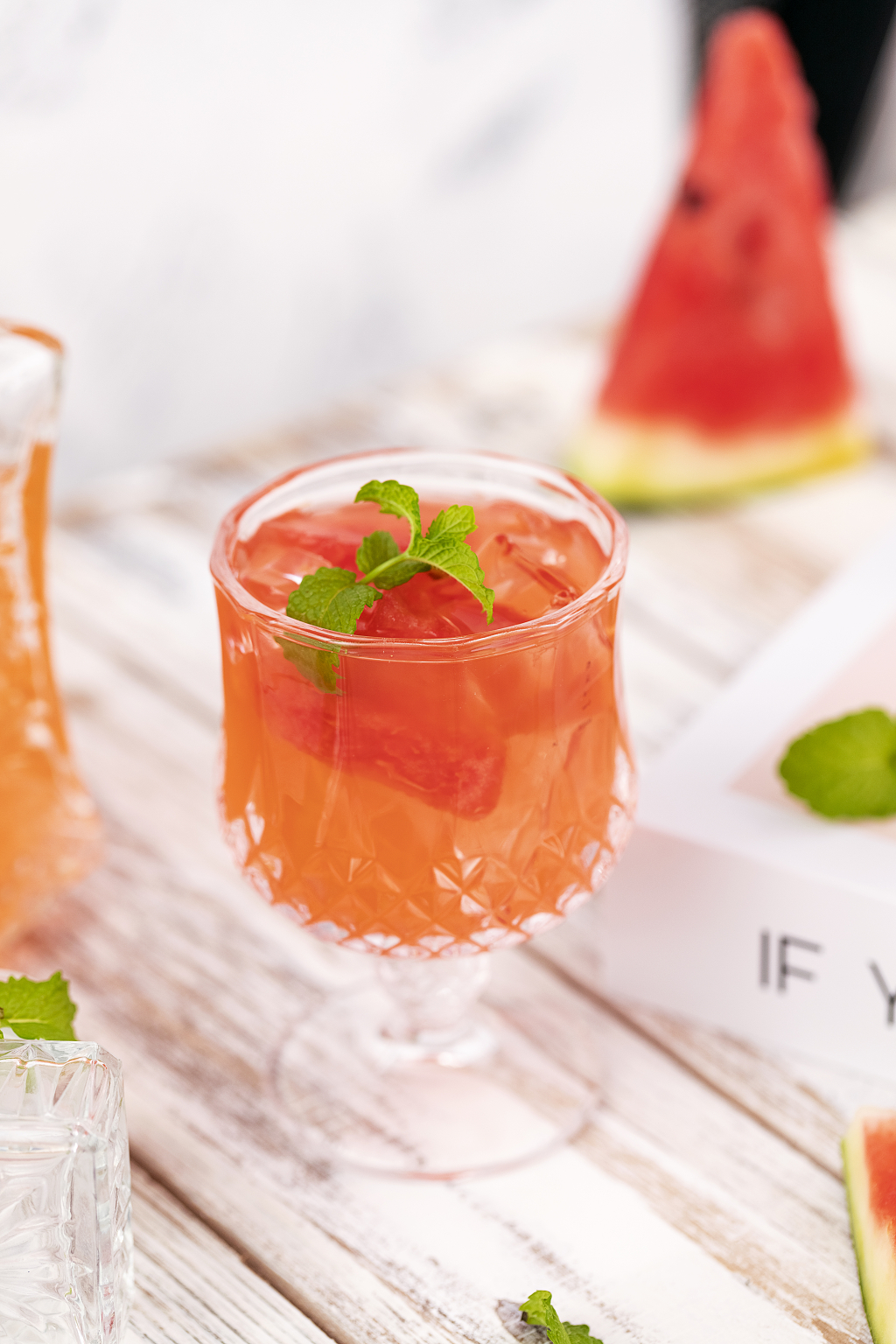 鲜榨西瓜汁夏天冷饮背景西瓜图片大暑节气夏天降暑