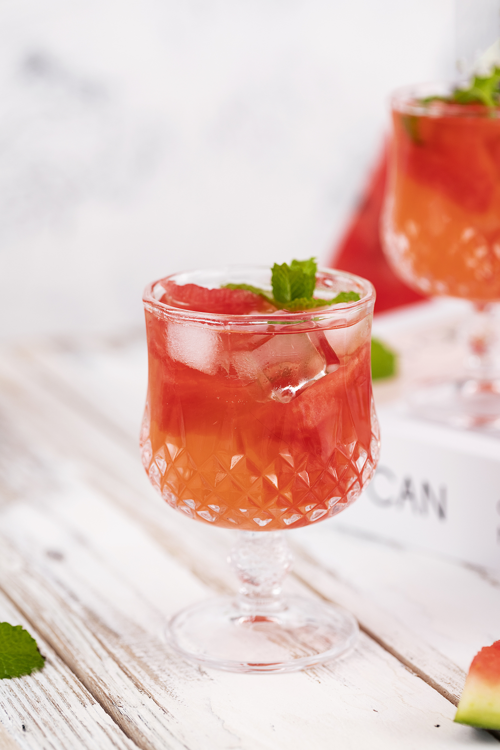 一杯鲜榨鲜榨西瓜汁冷饮西瓜图片大暑节气夏天降暑