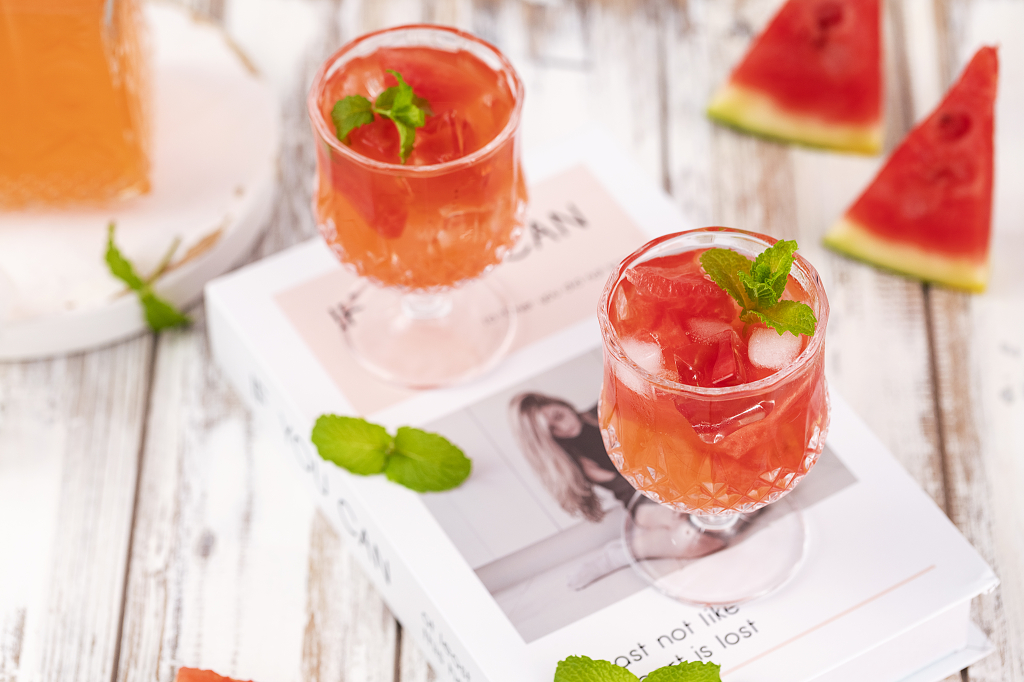 鲜榨西瓜汁亮调场景图片西瓜图片大暑节气夏天降暑