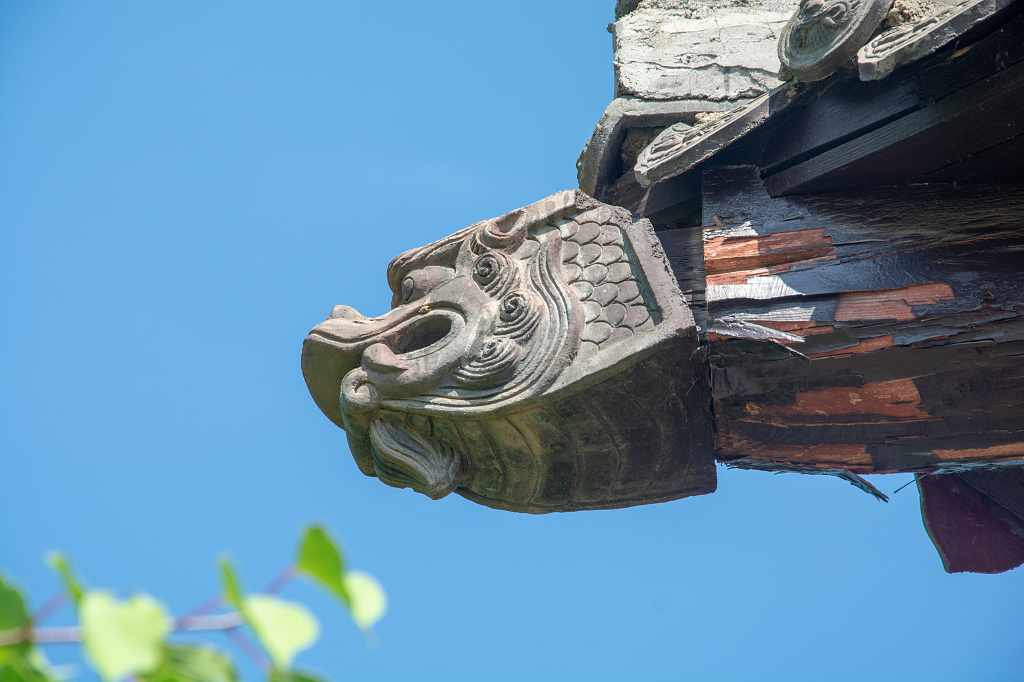 中国古建筑飞檐上的鸱吻