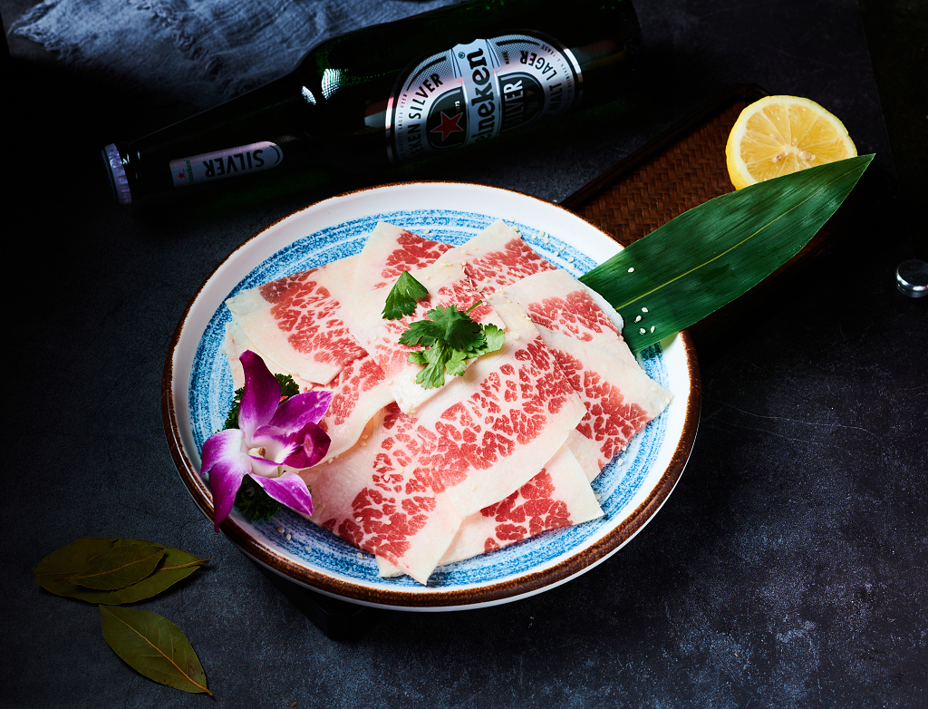 黑牛肉菜品摄影生鲜的黑牛肉