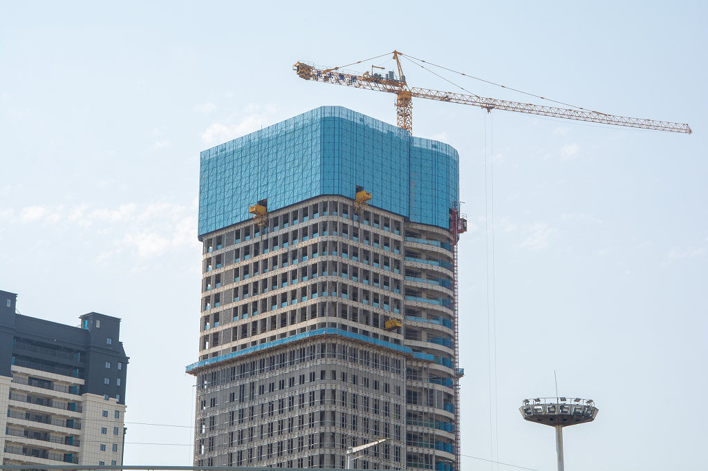 施工建设中的高层商业大楼