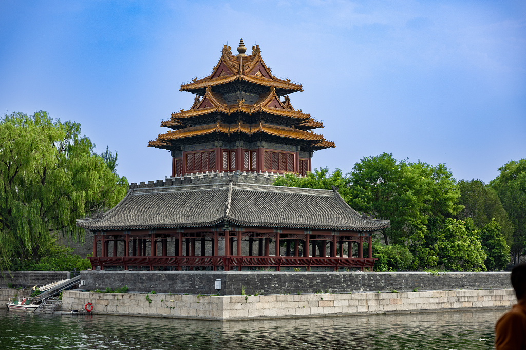 蓝天下故宫东北角楼古建筑北京景点