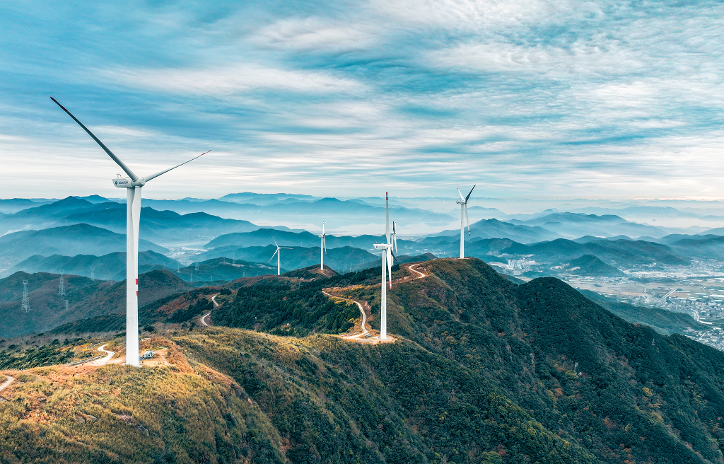 山间的风车新能源电力电网