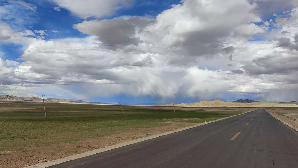 阿里北线的云雨风景壁纸