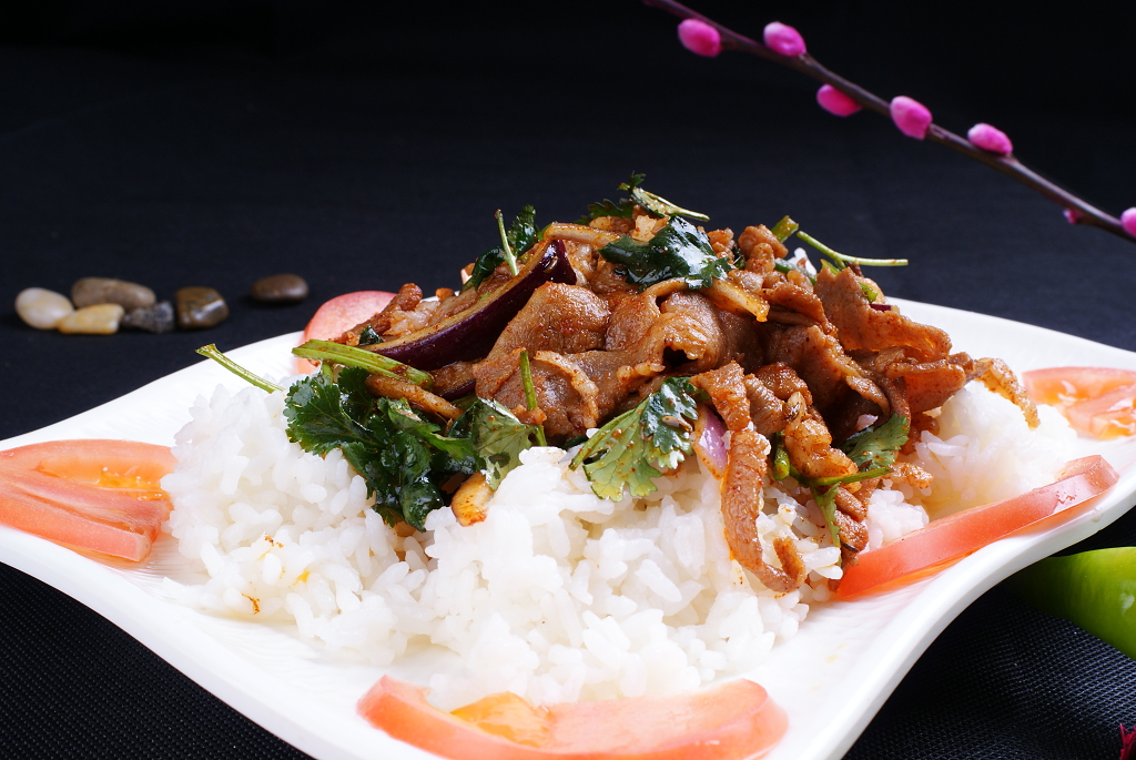 五花肉盖饭美食摄影