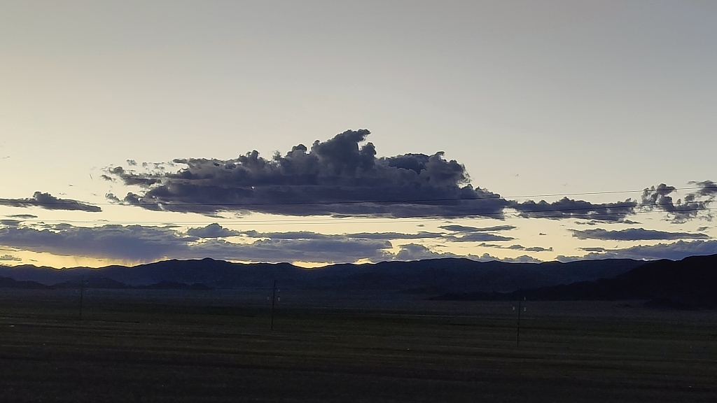 阿里北线改则县日暮时的魔幻云朵