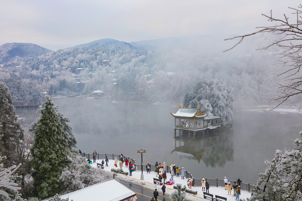 庐山如琴湖雪景