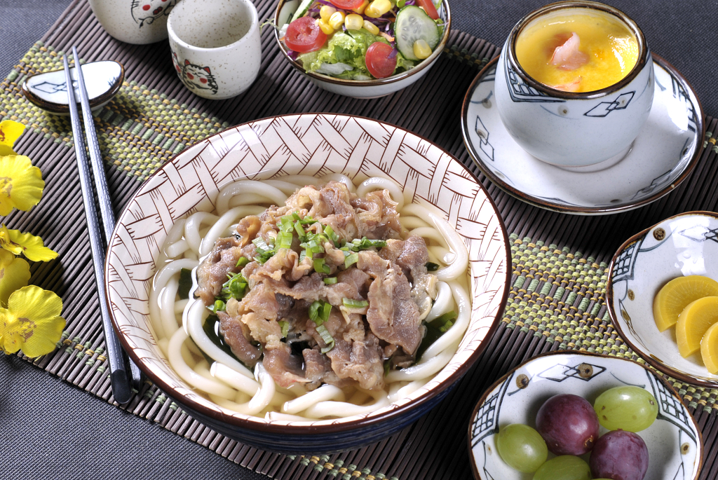 小牛乌冬面美食摄影套餐