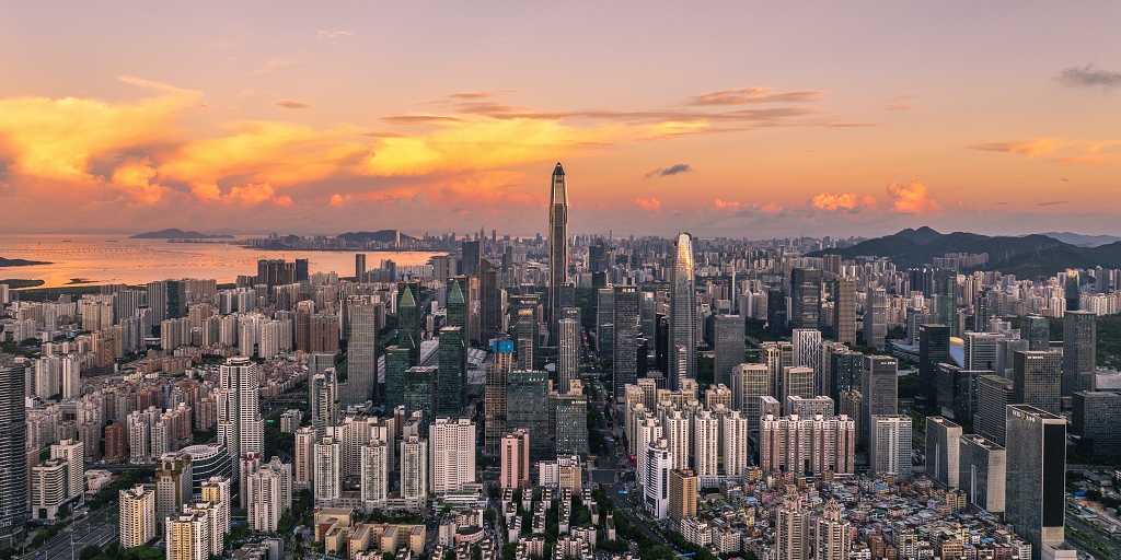 早晨日出深圳城市建筑CBD商务区