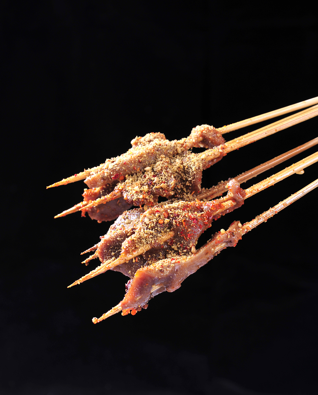 美食摄影炸串黑背景烧烤
