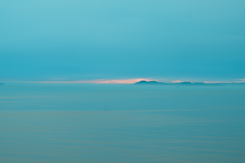 海上日出微光霞光晨曦朦胧