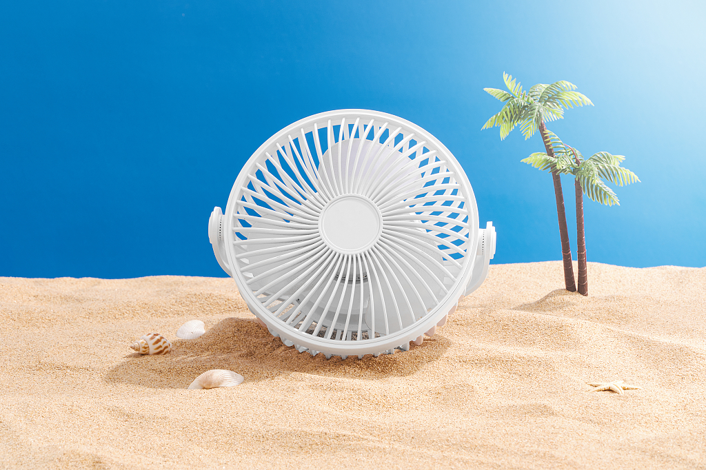 阳光夏日沙滩防晒概念静物背景