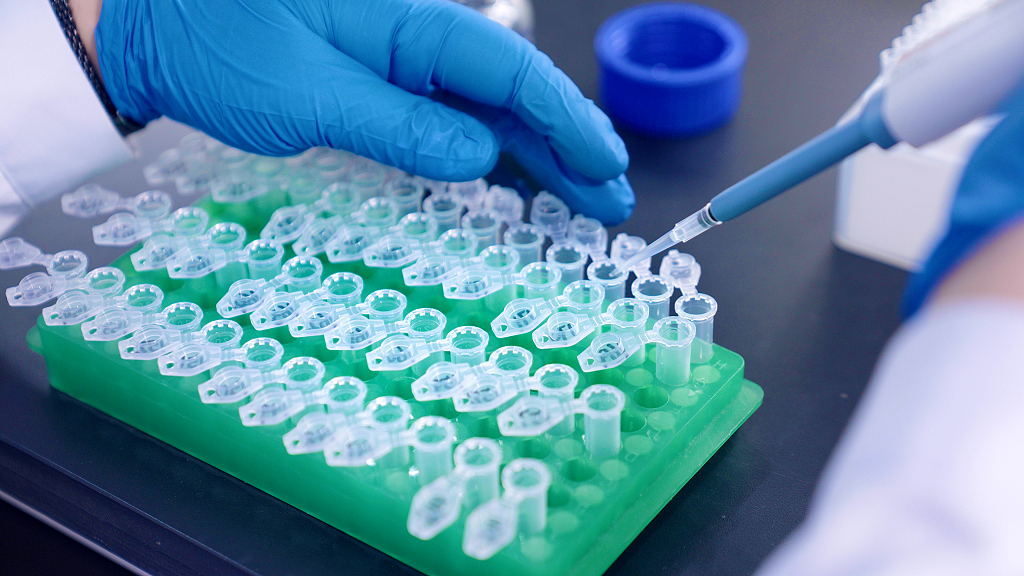 科学家试剂采样记录医疗医药