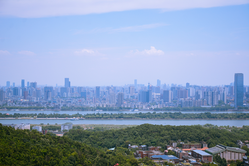 岳麓山顶俯瞰长沙城