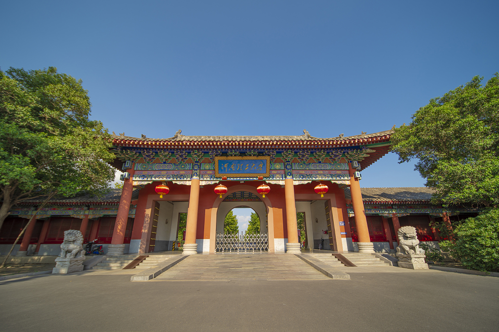 河南理工大学古建筑大门