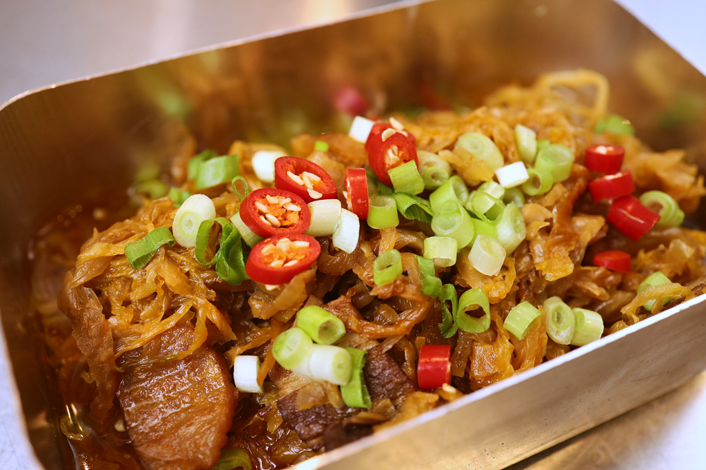 饭盒蒸酸菜美食摄影美食拍摄饭盒类美食