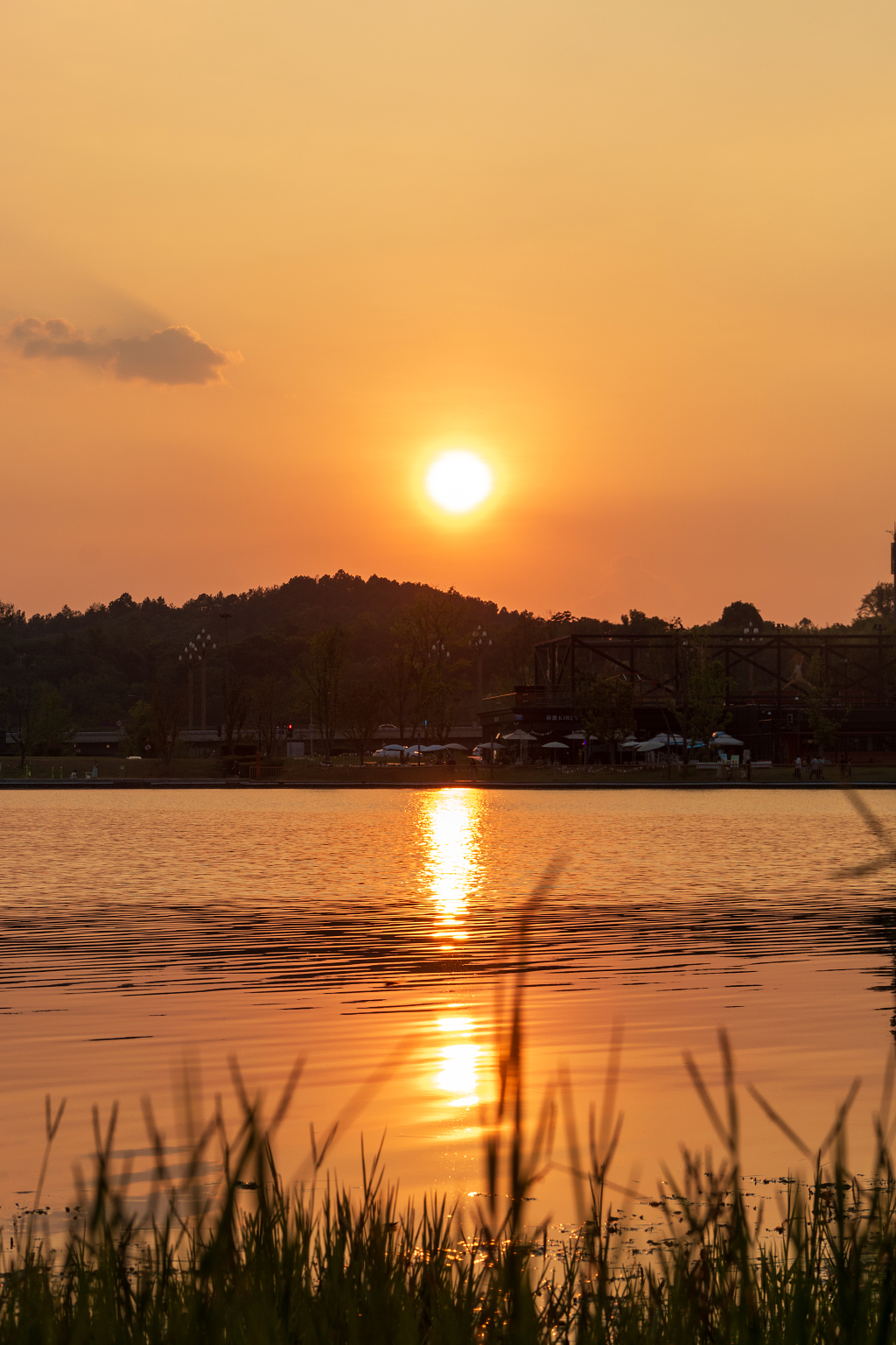 兴隆湖日落时的自然风光